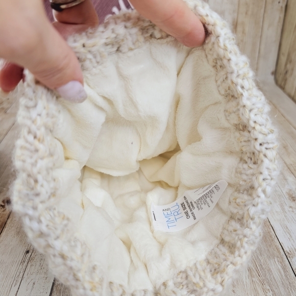 Time And Tru Faux Fur Lined Pom Pom Top Beanie Adult Womens One Size Beige - Picture 5 of 6